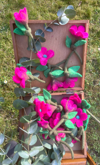  Tulipes. Fleur feutrine fuchsia 14 cm, décoration textile