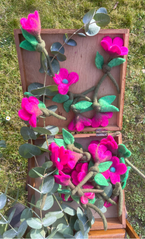  Tulipes. Fleur feutrine fuchsia 14 cm, décoration textile