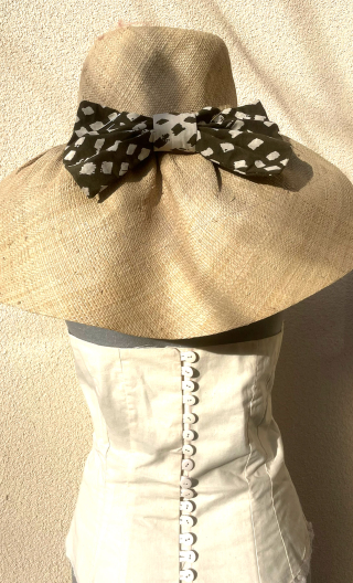 Papillon. Ethnic ivoire anthracite
