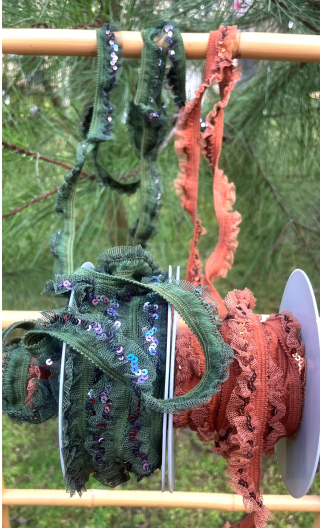 Ruché élastiqué. Tulle et paillettes, accessoires textile 