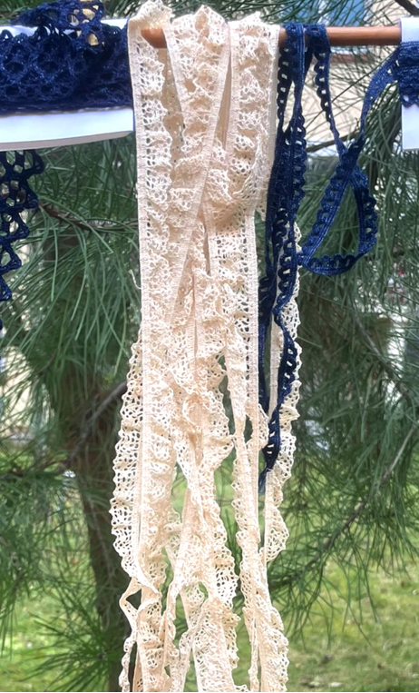 Dentelle froufrou écru. bande coton mercerie, vendu au mètre 