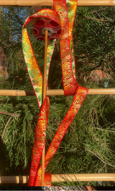 Ruban jacquard fleuri. Viscose rouge rose fantaisie, mercerie