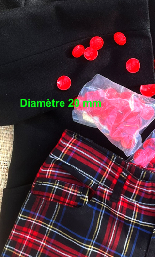 Boutons ancre rouge. Petits, métal, manteau, mercerie