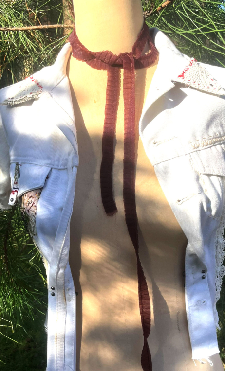 Ruché. Tulle aubergine, bande plissée, mercerie