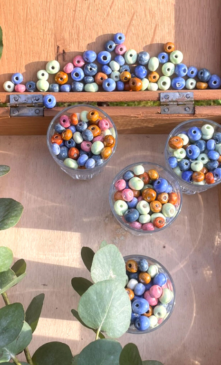 Lot 200 g. Perles faïence artisanales