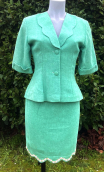 Jupe tailleur vert. Crayon festonnée, coton lin, femme menue