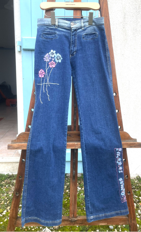 Pantalon denim. Fleur brodée. Vintage. Stretch. Taille 36
