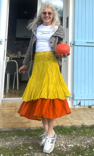 Jupe Les Espadrilles. Atlantide curry, long volantée, tissu à mémoire