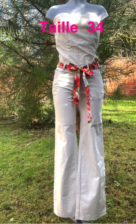 Pantalon Saxo. Mastic Pivoines. Jean 5-poches, coton stretch, droit