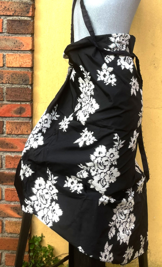 Coupon jacquard noir ivoire. Textile, mercerie