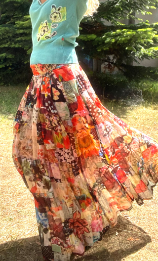 Jupe Mad Men. Colliers. Voile de coton imprimé, évasée