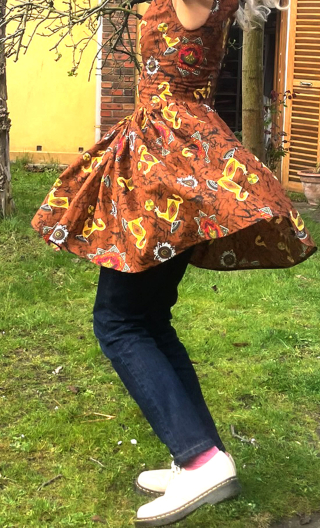 Robe La Promesse. Ethnique marron. Coton imprimé, jupon tutu