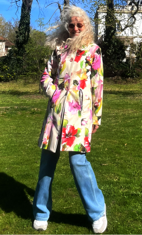 Manteau Sylvie. Roses ottomanes blanc. Velours imprimé coton stretch,