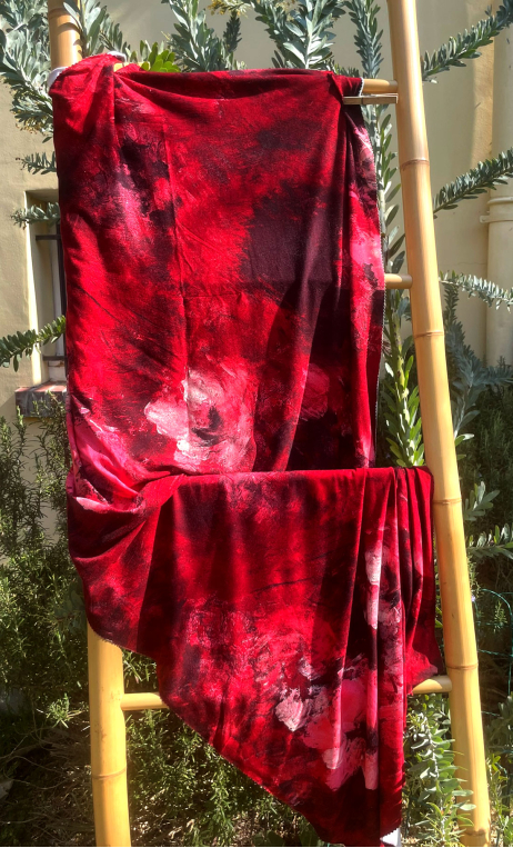 Coupon. Jersey. Opéra. Viscose imprimée rouge. Tissu, couture