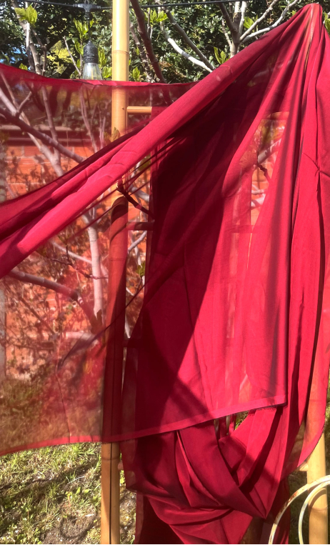 Coupon. Voile changeant rouge. Polyester. Tissu, couture