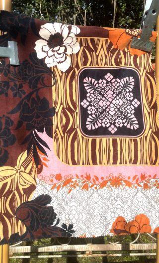 Coup de cadre. Velours Art Déco. Tissu imprimé, mercerie