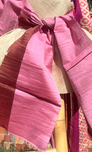 Coupon. Goa rose et marron. Tissu, couture