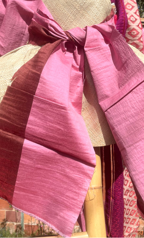 Coupon. Goa rose et marron. Tissu, couture