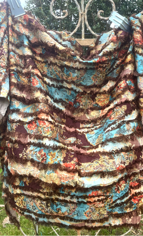 Coupon. Reine de Sabaa. Bleu choco, imprimé fleurs. Couture, textile