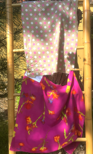 Swatch. Duo rose sur échelle. Tissu imprimé, mercerie