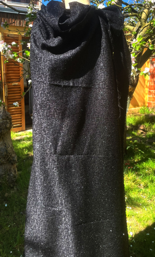 Coupon. Laine frisottée lurex noir. Tissu. Couture