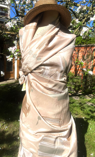 Coupon. Taffetas plâtre iridescent. Polyester. Tissu couture