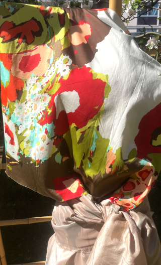 Swatch. Gouache rouge. Tissu coton imprimé, mercerie