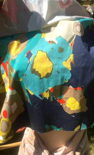 Swatch. Gouache bleu. Tissu coton imprimé, mercerie