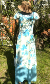 Robe La Vie rêvée des anges. Voile transparent imprimé fleurs bleues