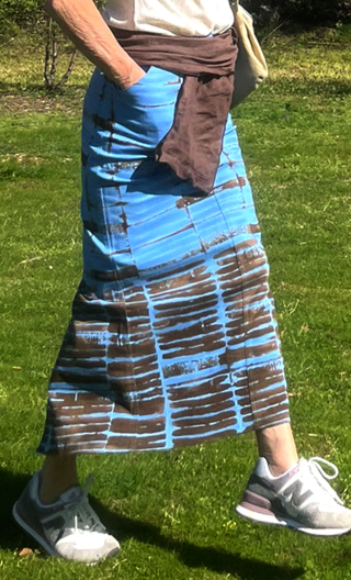 Jupe longue Mur de Pisé bleu. Coton stretch imprimé