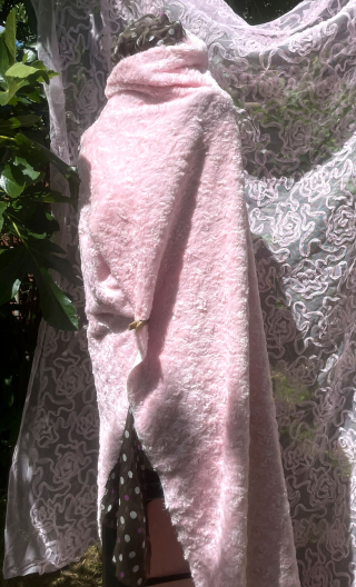 Coupon. Fausse fourrure rose