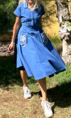 Robe bleu brodée blanc. Collection privée - 4