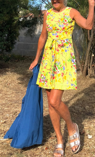 a a Robe fleurie jaune. Collection privée - 3