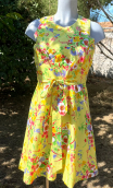 a a Robe fleurie jaune. Collection privée - 8