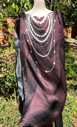 a a Duo Plastron en soie. Colliers - 3