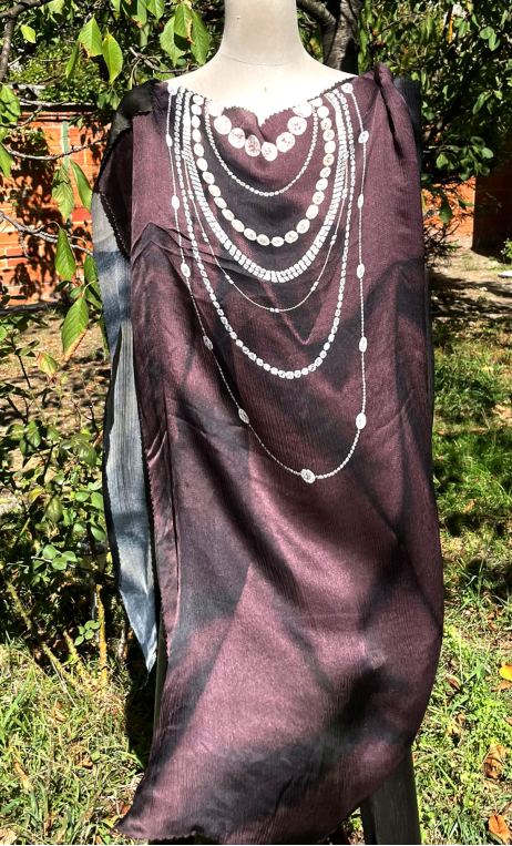 a a Duo Plastron en soie. Colliers - 3