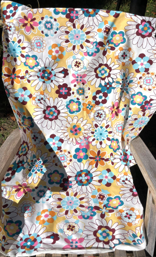 Coupon. Marguerites sur chaise de jardin - 1