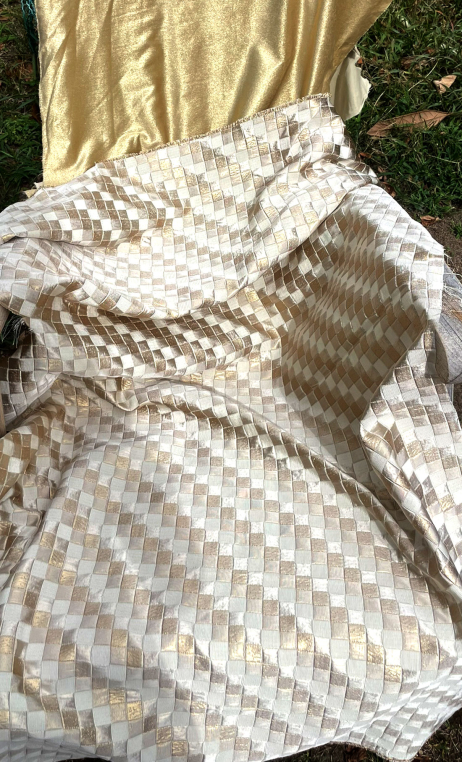 Chute de production. Echiquier ivoire et or - 1
