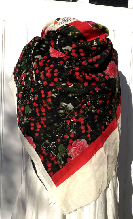 Coup de cadre rouge pour Foulard Cache-cache - 2