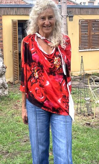 Coup de cadre Red bloom sur jersey viscose - 1