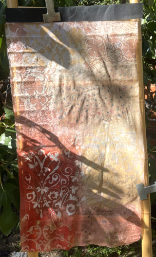 Voile  ornemental rouge beige or. Maquette - 1