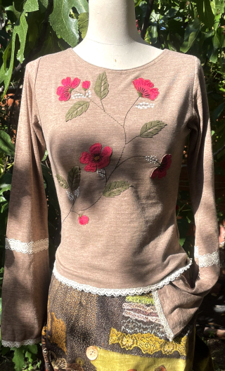 Pull camel et broderie - 2